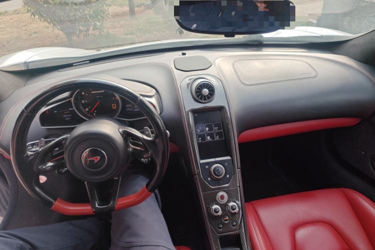 Used McLaren 650S 2014 3.8T Spider Center Console
