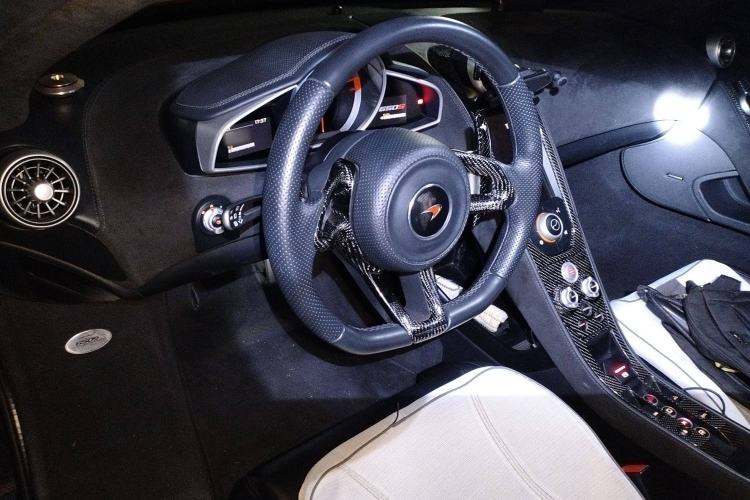 Used McLaren 650S 2014 3.8T Spider Center Console