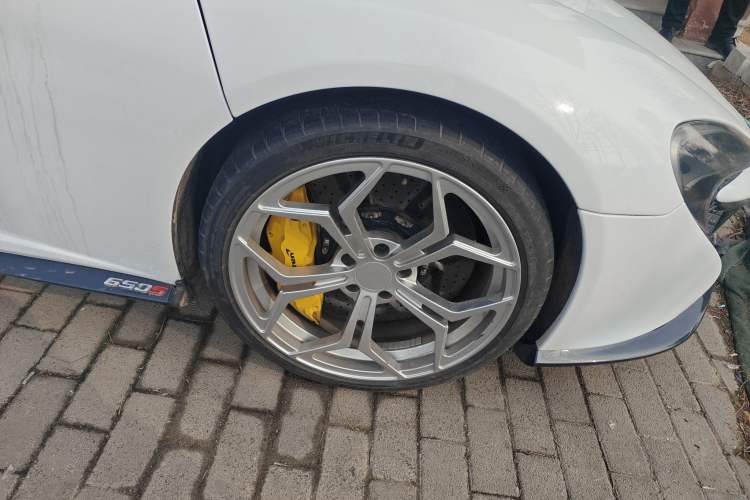 Used McLaren 650S 2014 3.8T Spider Right Front Wheel Hub