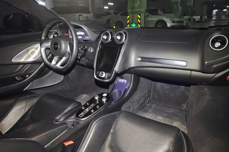Used McLaren GT 2022 4.0T Standard Edition Center Console