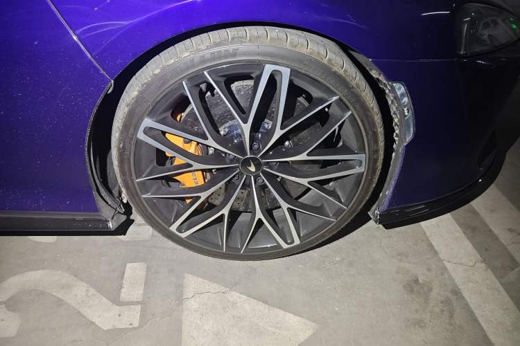 Used McLaren GT 2022 4.0T Standard Edition Right Front Wheel Hub