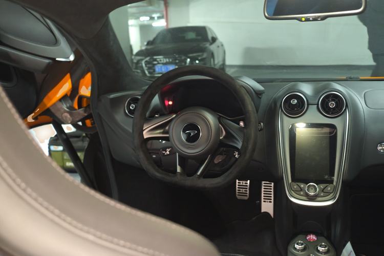 Used McLaren GT 2022 4.0T Standard Edition Center Console