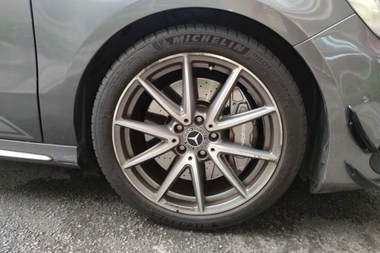 Used Mercedes-Benz A AMG 2016 AMG A 45 4MATIC Right Front Wheel Hub