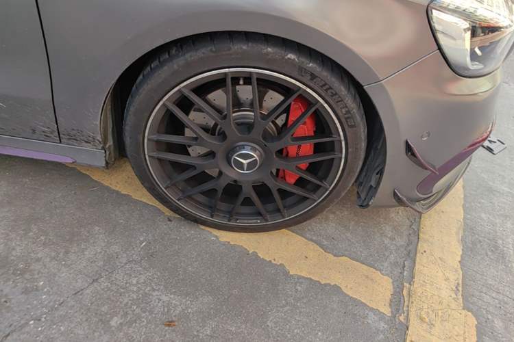 Used Mercedes-Benz A AMG 2016 AMG A 45 4MATIC Championship Edition Right Front Wheel Hub