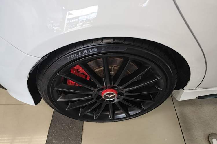 Used Mercedes-Benz A AMG 2016 AMG A 45 4MATIC Right Rear Wheel Hub