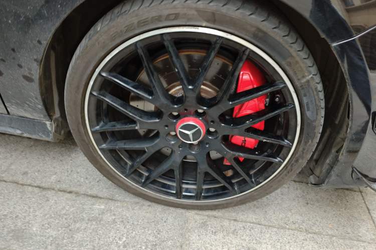 Used Mercedes-Benz A AMG 2018 AMG A 45 4MATIC Exclusive Edition Right Front Wheel Hub