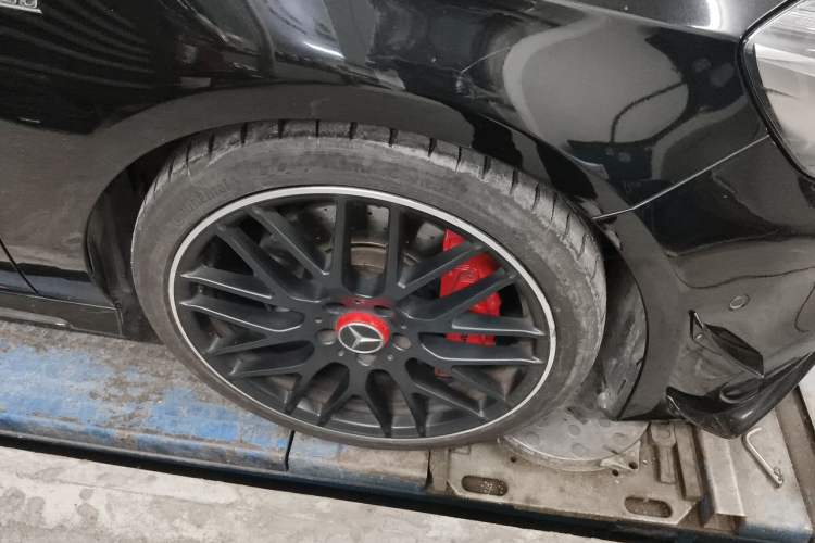 Used Mercedes-Benz A AMG 2018 AMG A 45 4MATIC Exclusive Edition Right Front Wheel Hub