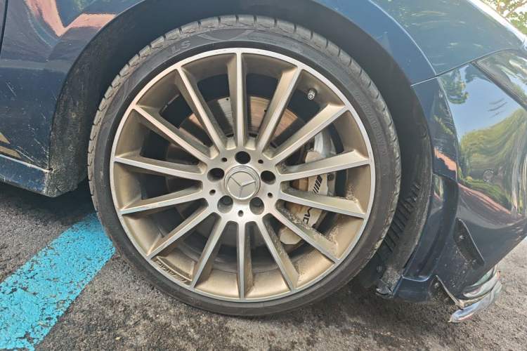 Used Mercedes-Benz A AMG 2019 AMG A 35 L 4MATIC Right Front Wheel Hub