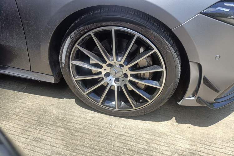 Used Mercedes-Benz A AMG 2019 AMG A 35 L 4MATIC Right Front Wheel Hub