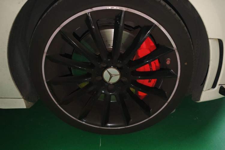 Used Mercedes-Benz A AMG 2019 AMG A 35 L 4MATIC Right Front Wheel Hub