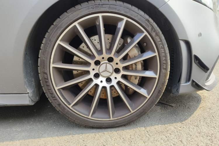 Used Mercedes-Benz A AMG 2020 Facelift AMG A 35 4MATIC First Edition Special Version Right Front Wheel Hub