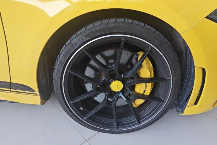 Used Mercedes-Benz A AMG 2020 AMG A 35 4MATIC Right Front Wheel Hub