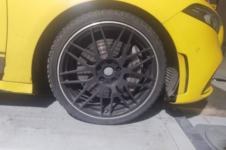 Used Mercedes-Benz A AMG 2020 AMG A 35 4MATIC Right Front Wheel Hub