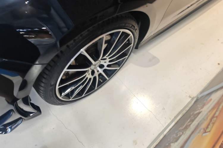 Used Mercedes-Benz A AMG 2022 AMG A 35 L 4MATIC Left Front Wheel Hub