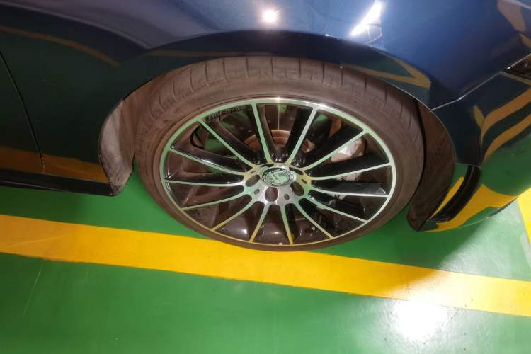 Used Mercedes-Benz A AMG 2023 AMG A 35 4MATIC Right Front Wheel Hub