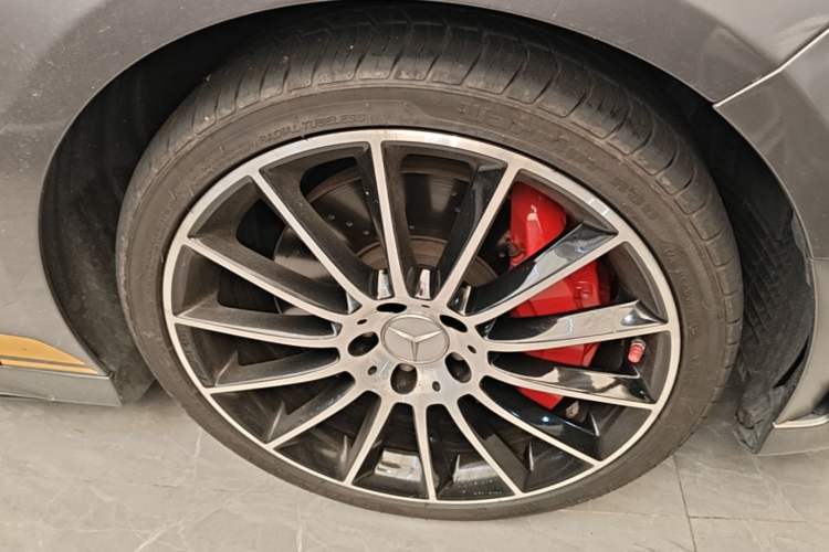 Used Mercedes-Benz A AMG 2023 AMG A 35 L 4MATIC Right Front Wheel Hub