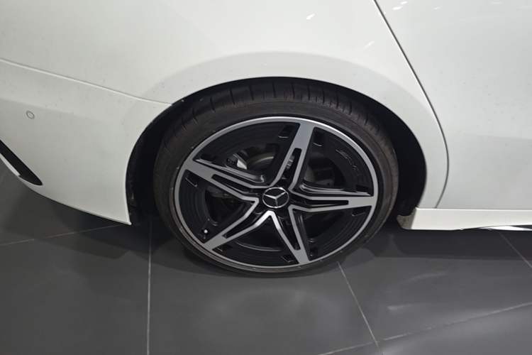 Used Mercedes-Benz A AMG 2024 Facelift AMG A 35 L 4MATIC Right Rear Wheel Hub