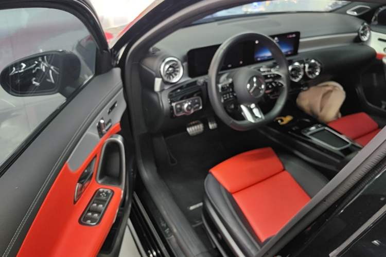Used Mercedes-Benz A AMG 2025-Year Restyled AMG A 35 4MATIC Driver Seat