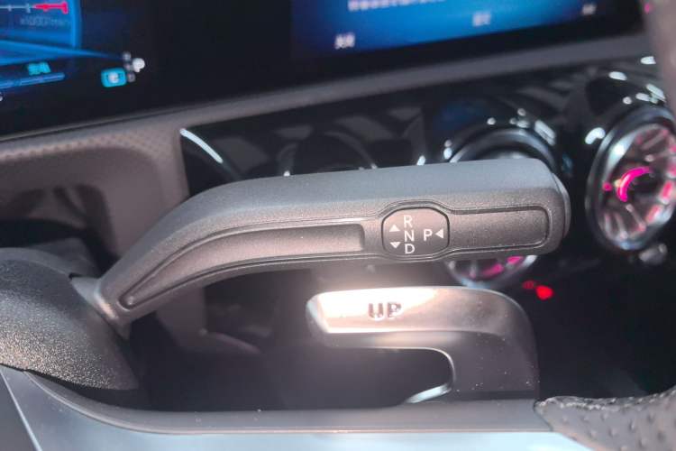 Used Mercedes-Benz A AMG 2025 AMG A 35 4MATIC Gear Lever