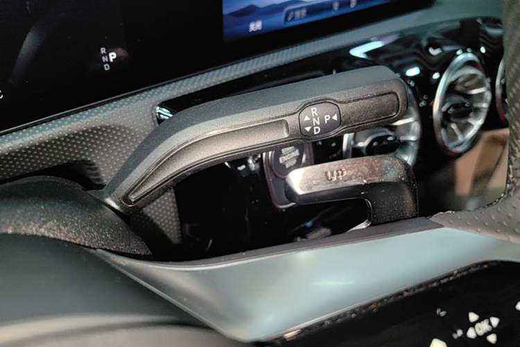 Used Mercedes-Benz A AMG 2025-Year Restyled AMG A 35 4MATIC Gear Lever