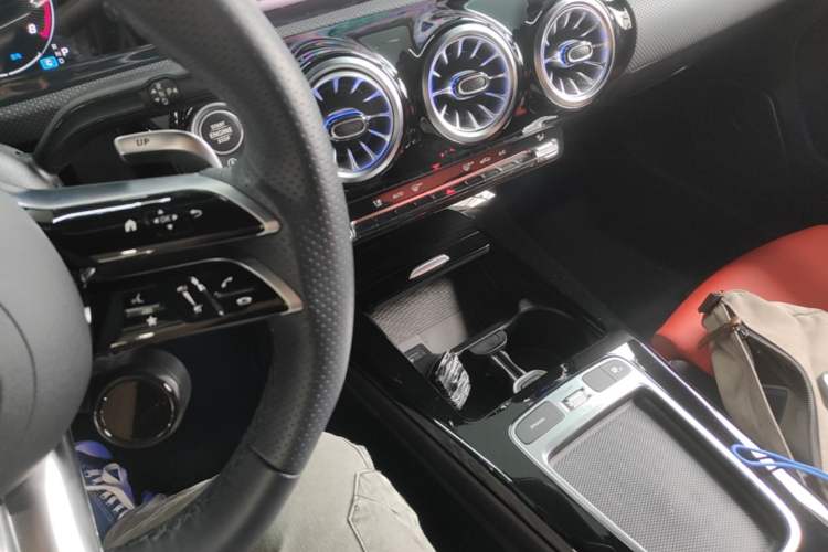 Used Mercedes-Benz A AMG 2025-Year Restyled AMG A 35 L 4MATIC Gear Lever
