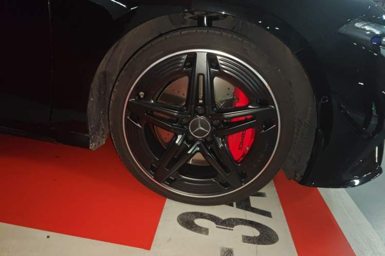 Used Mercedes-Benz A AMG 2025 AMG A 35 L 4MATIC Right Front Wheel Hub