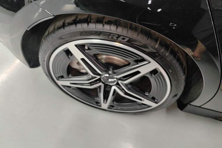 Used Mercedes-Benz A AMG 2025-Year Restyled AMG A 35 4MATIC Right Rear Wheel Hub