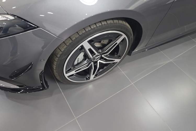Used Mercedes-Benz A AMG 2025-Year Restyled AMG A 35 L 4MATIC Left Front Wheel Hub