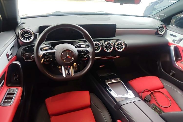 Used Mercedes-Benz A AMG 2025 AMG A 35 L 4MATIC Center Console