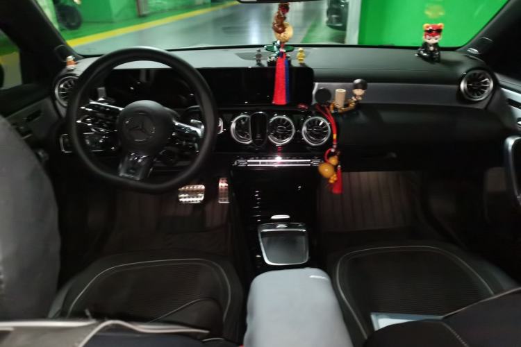 Used Mercedes-Benz A AMG 2025-Year Restyled AMG A 35 L 4MATIC Center Console