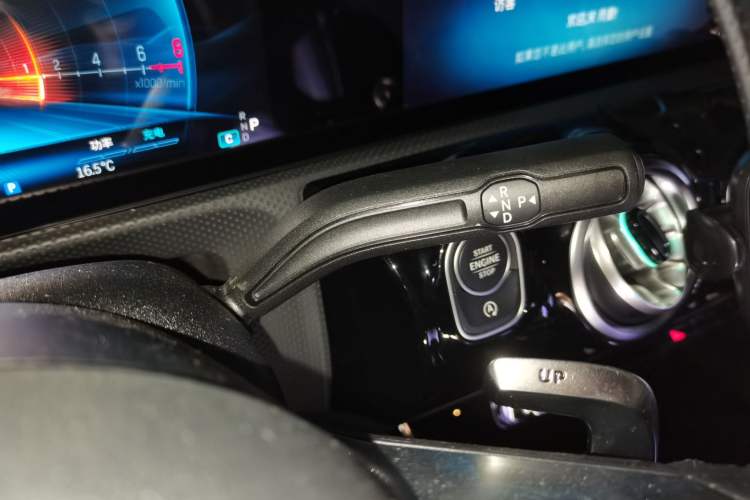 Used Mercedes-Benz A AMG 2025-Year Restyled AMG A 35 L 4MATIC Gear Lever