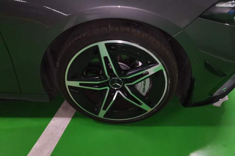 Used Mercedes-Benz A AMG 2025-Year Restyled AMG A 35 L 4MATIC Right Front Wheel Hub