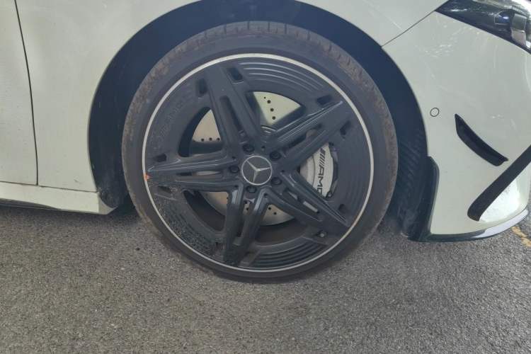 Used Mercedes-Benz A AMG 2025-Year Restyled AMG A 35 L 4MATIC Right Front Wheel Hub