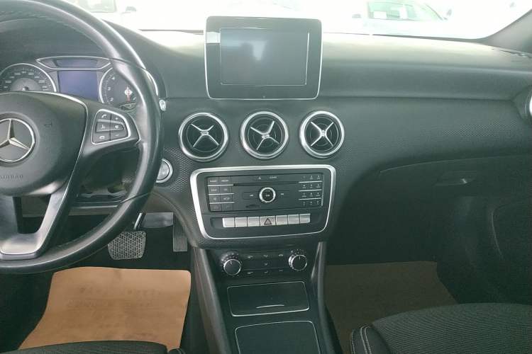 Used Mercedes-Benz A-Class 2017 Revised A 200 Dynamic Edition Audio And AC Panel