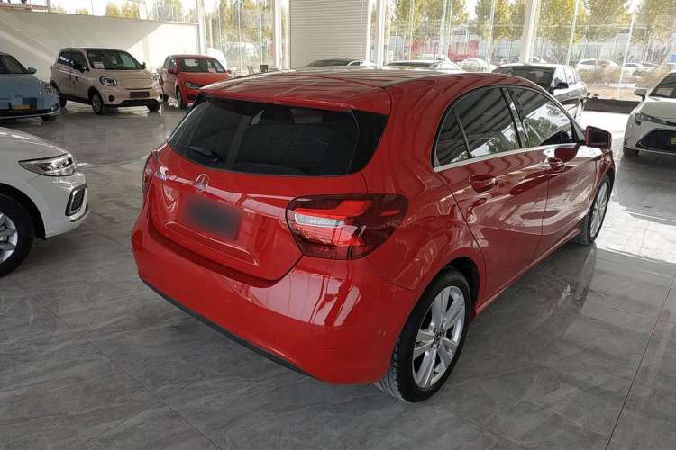 Used Mercedes-Benz A-Class 2017 Revised A 200 Dynamic Edition Exterior 6