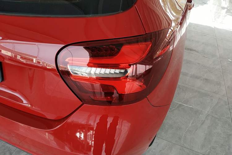 Used Mercedes-Benz A-Class 2017 Revised A 200 Dynamic Edition Exterior 7