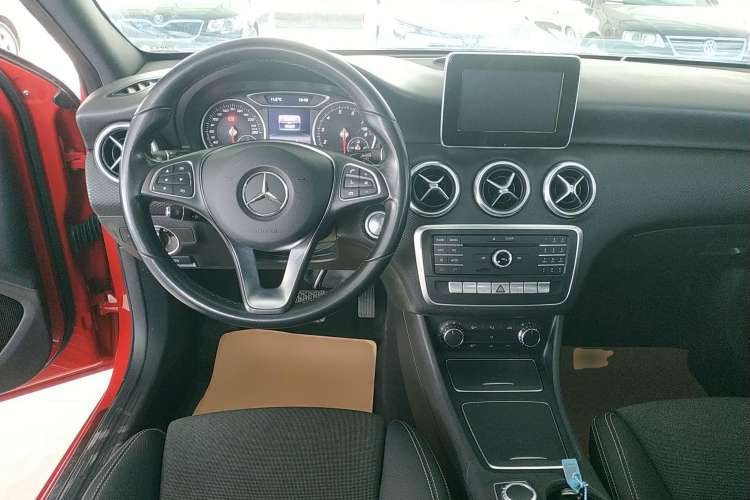 Used Mercedes-Benz A-Class 2017 Revised A 200 Dynamic Edition Steering Wheel