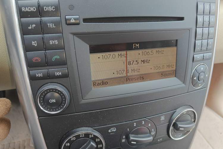 Used Mercedes-Benz A-Class 2011 A 160 Audio And AC Panel