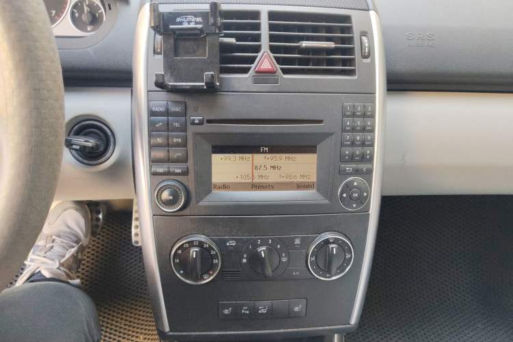 Used Mercedes-Benz A-Class 2011 A 180 Audio And AC Panel