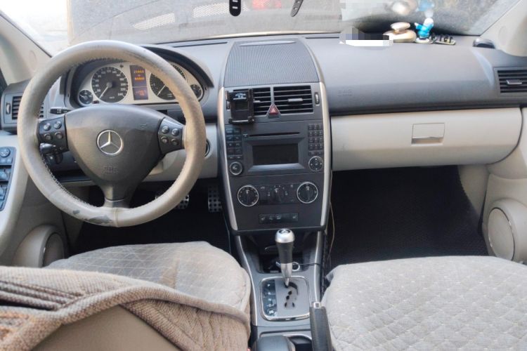 Used Mercedes-Benz A-Class 2011 A 180 Center Console