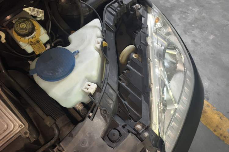 Used Mercedes-Benz A-Class 2011 A 160 Engine Bay Left