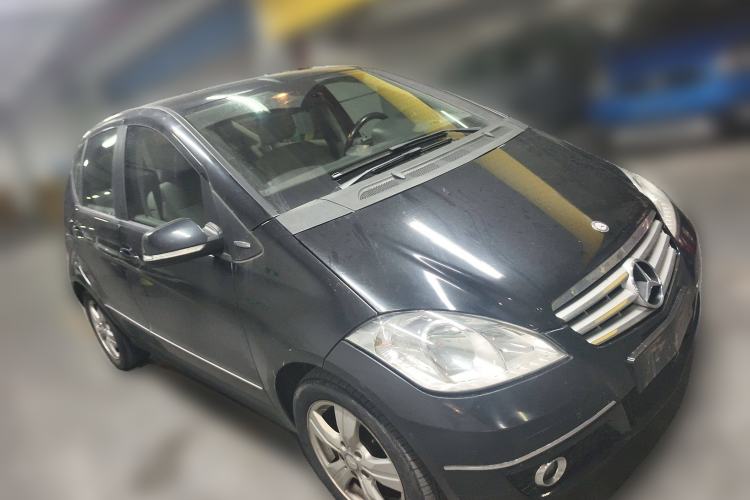 Used Mercedes-Benz A-Class 2011 A 160 Front Right 45 Deg