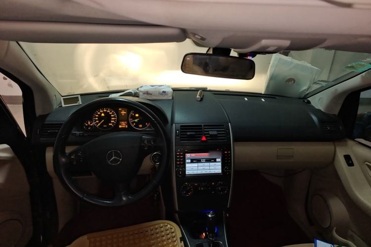 Used Mercedes-Benz A-Class 2011 A 160 Center Console