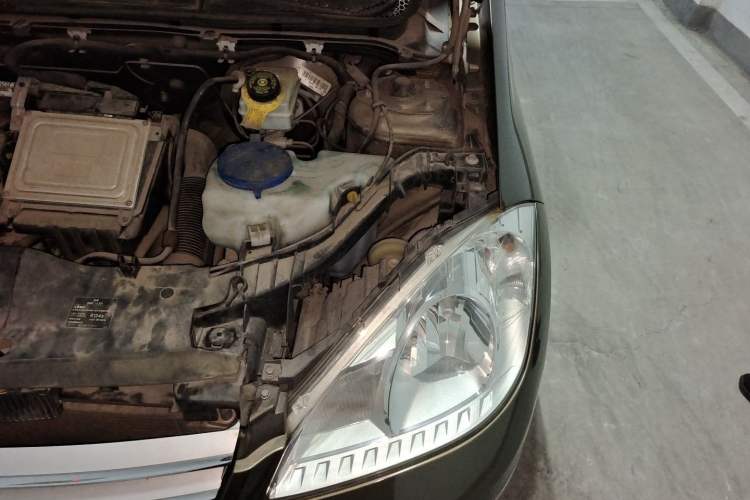 Used Mercedes-Benz A-Class 2011 A 160 Engine Bay Left