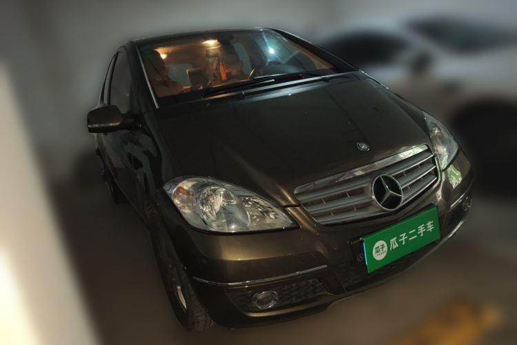 Used Mercedes-Benz A-Class 2011 A 160 Front Right 45 Deg