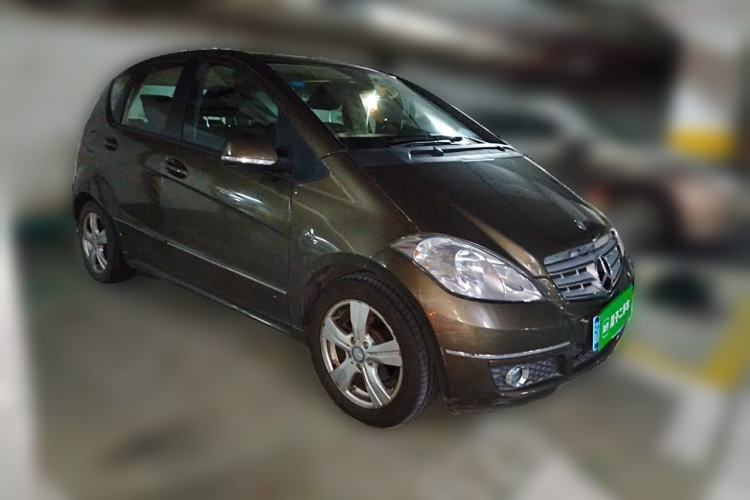 Used Mercedes-Benz A-Class 2011 A 160 Front Right 45 Deg