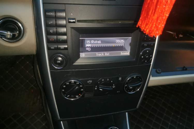 Used Mercedes-Benz A-Class 2011 A 160 Audio And AC Panel