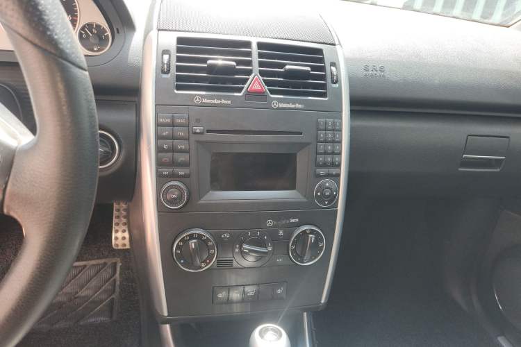 Used Mercedes-Benz A-Class 2011 A 180 Audio And AC Panel