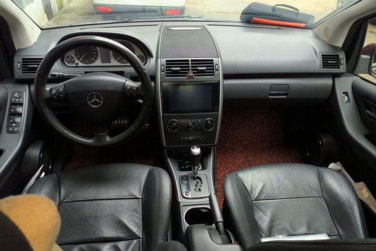 Used Mercedes-Benz A-Class 2011 A 180 Center Console