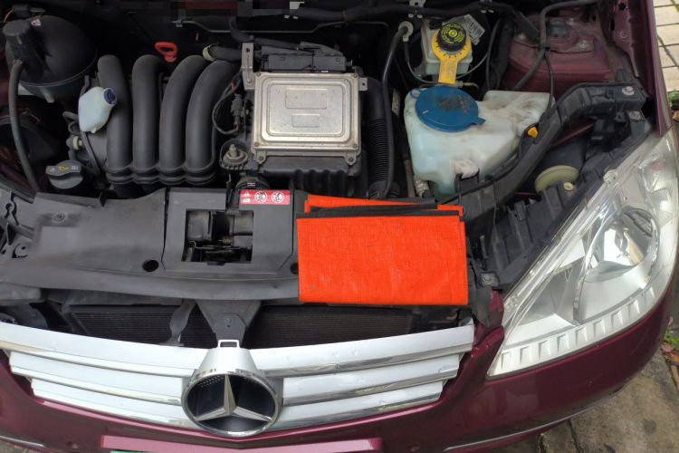 Used Mercedes-Benz A-Class 2011 A 180 Engine Bay Left